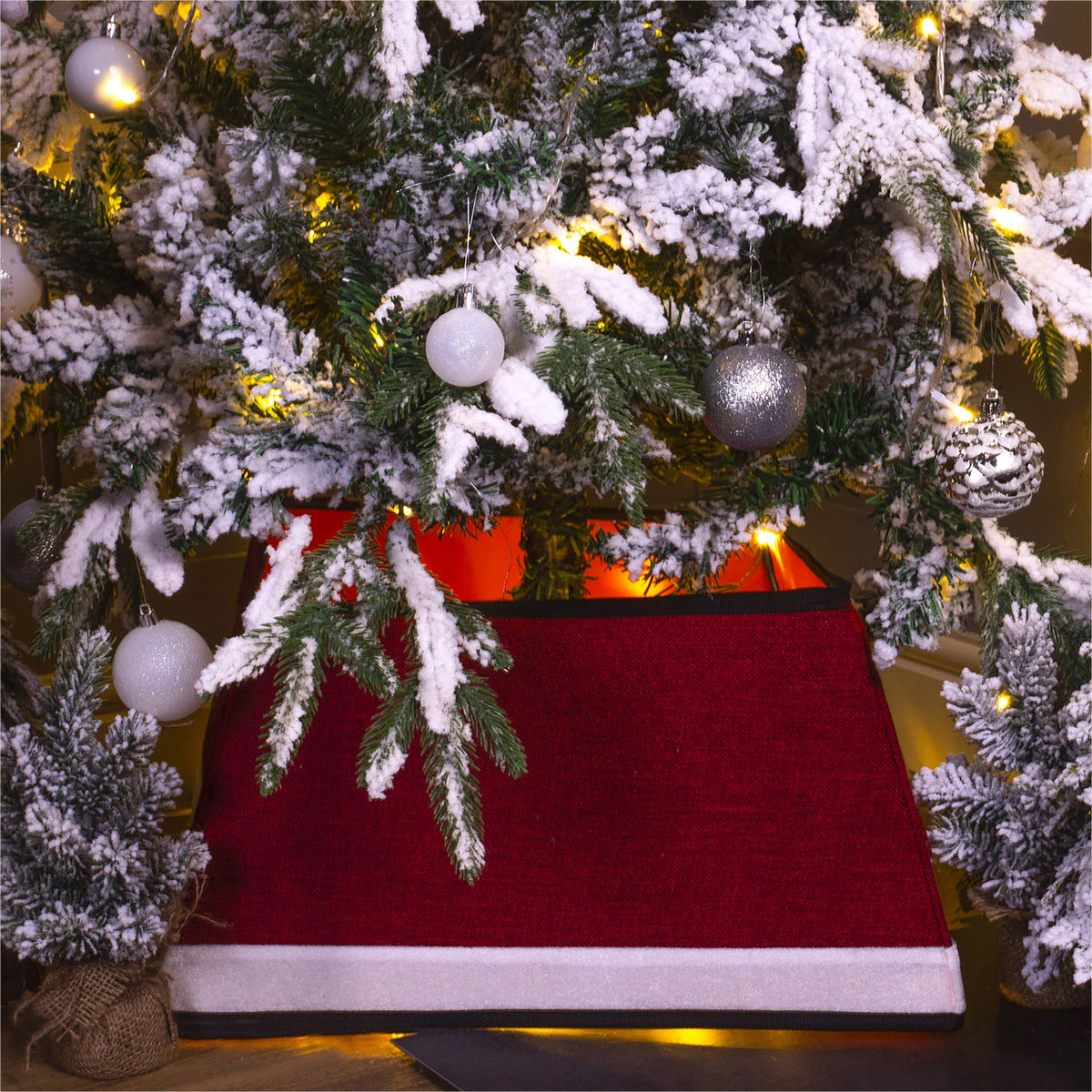 Christmas Tree Skirt – Festive Father Christmas Design for Holiday Trees_Christmas Tree Skirts