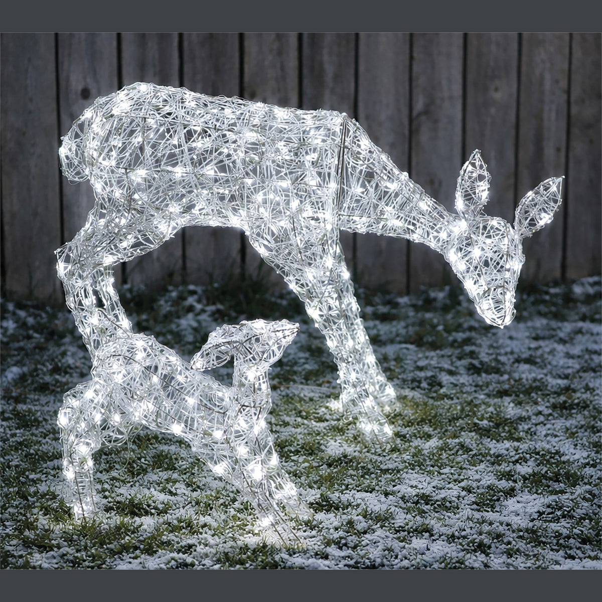 Xmas Haus Mother and Baby Deer Acrylic Christmas Decoration LED Lights Outdoor Display with Timer_Outdoor Christmas Decorations