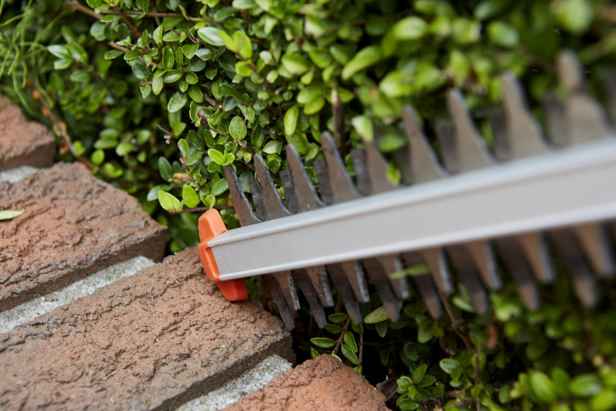 18V Ultracut Reach Hedge Trimmer_Hedge Trimmers