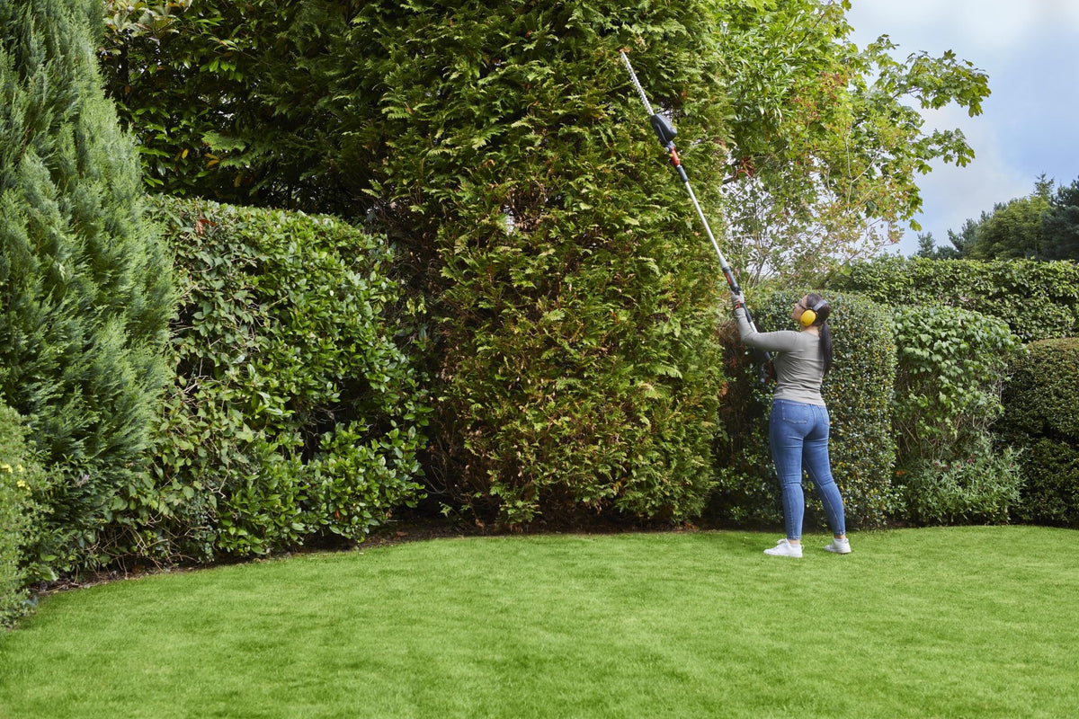 18V Ultracut Reach Hedge Trimmer_Hedge Trimmers