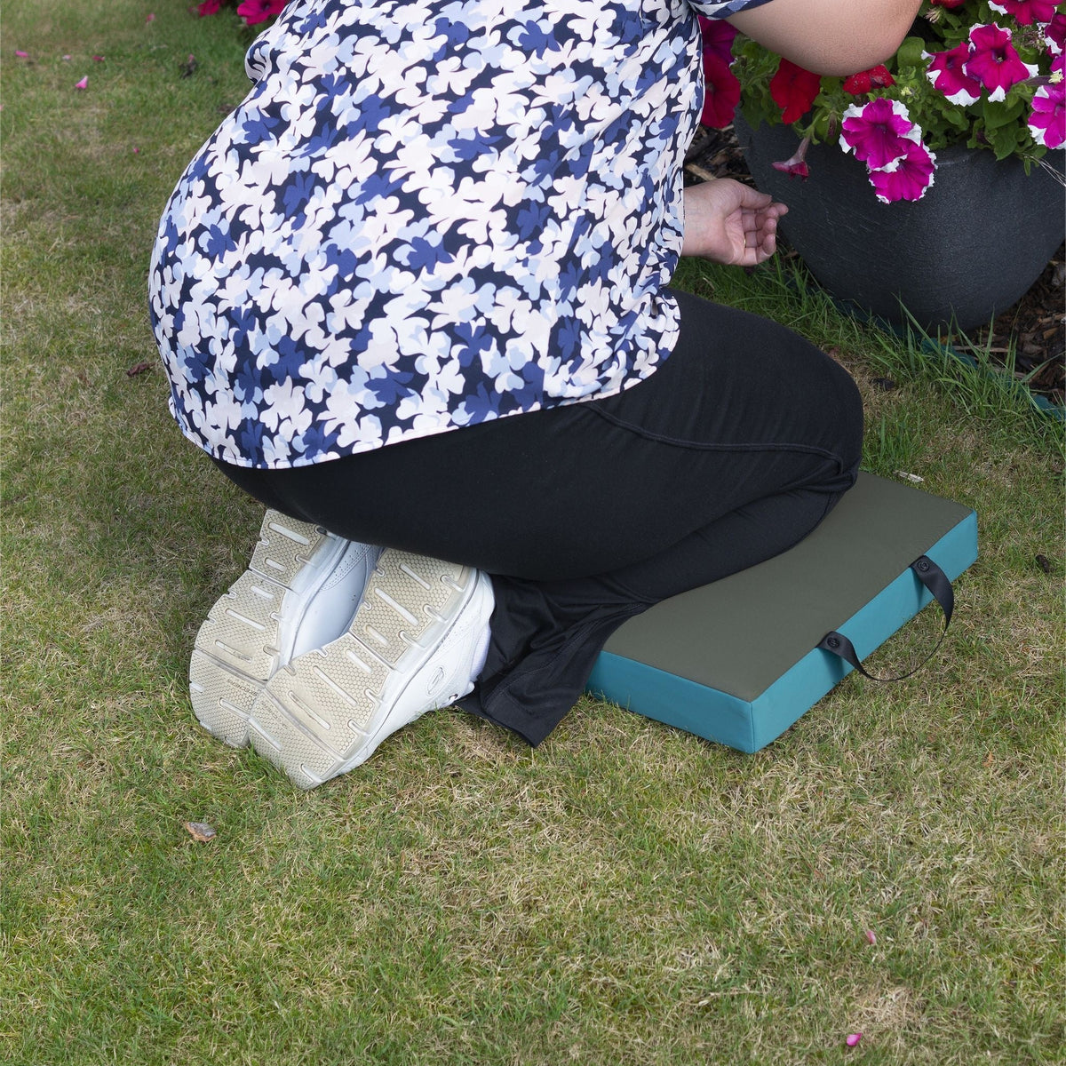 St Helens Home and Garden Memory Foam Folding Kneeler Cushion_Garden Kneelers