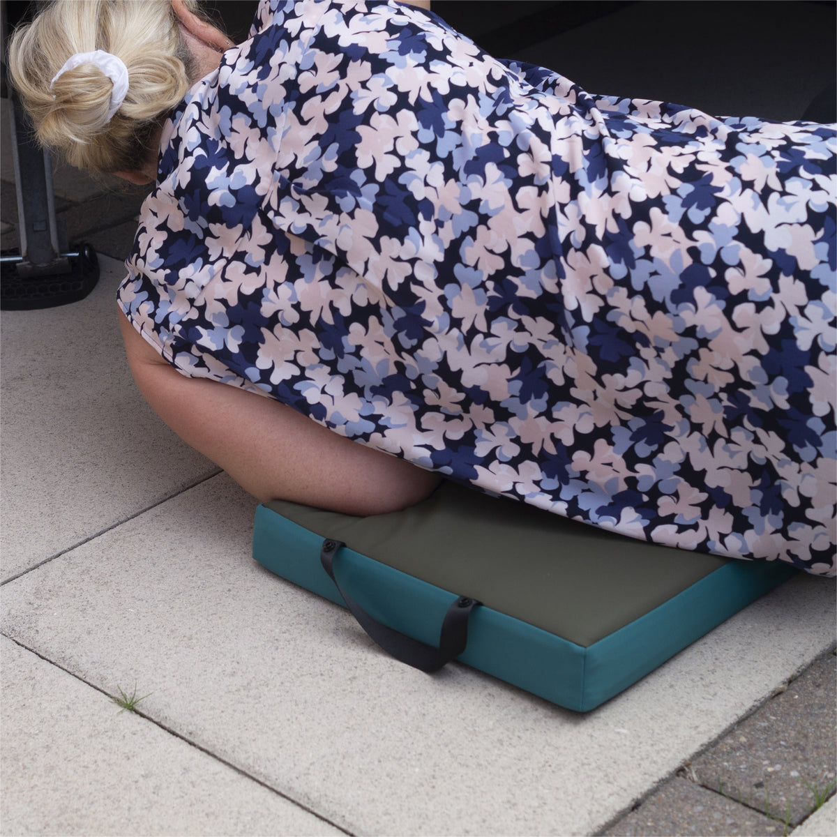 St Helens Home and Garden Memory Foam Folding Kneeler Cushion_Garden Kneelers