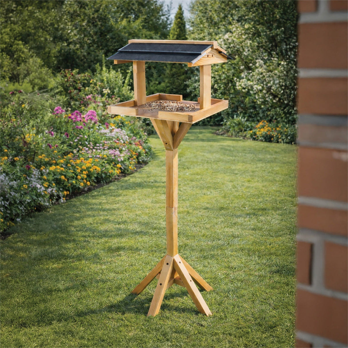 Free-Standing Wooden Bird Feeding Table_Bird Feeders