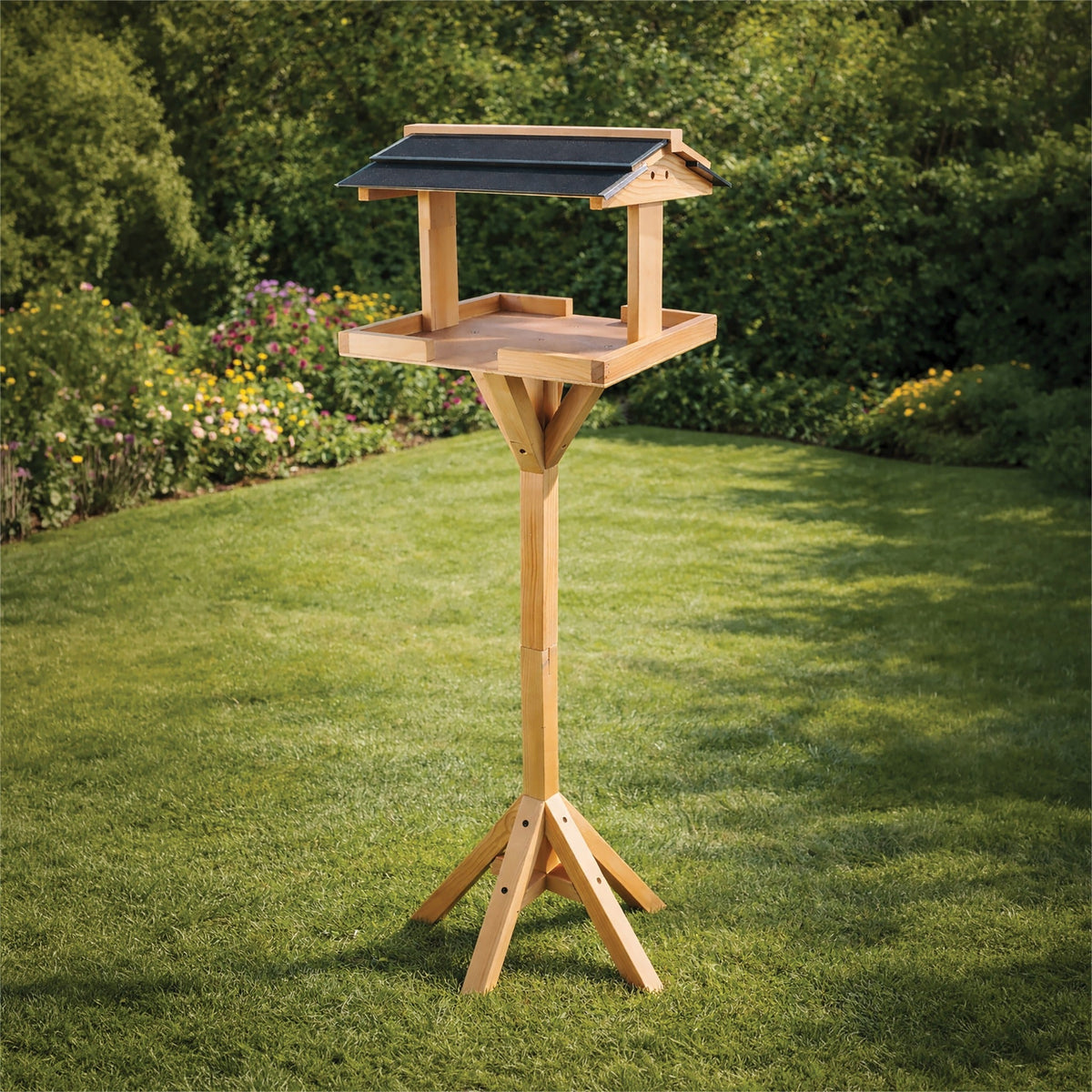 Free-Standing Wooden Bird Feeding Table_Bird Feeders