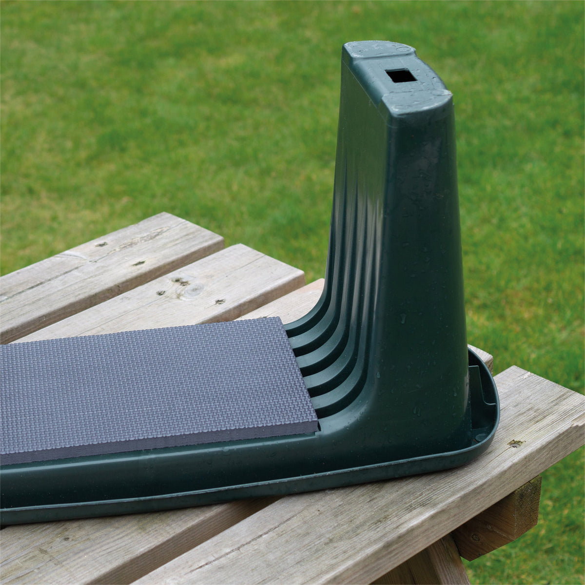 St Helens Home and Garden Padded Garden Kneeler_Garden Kneelers