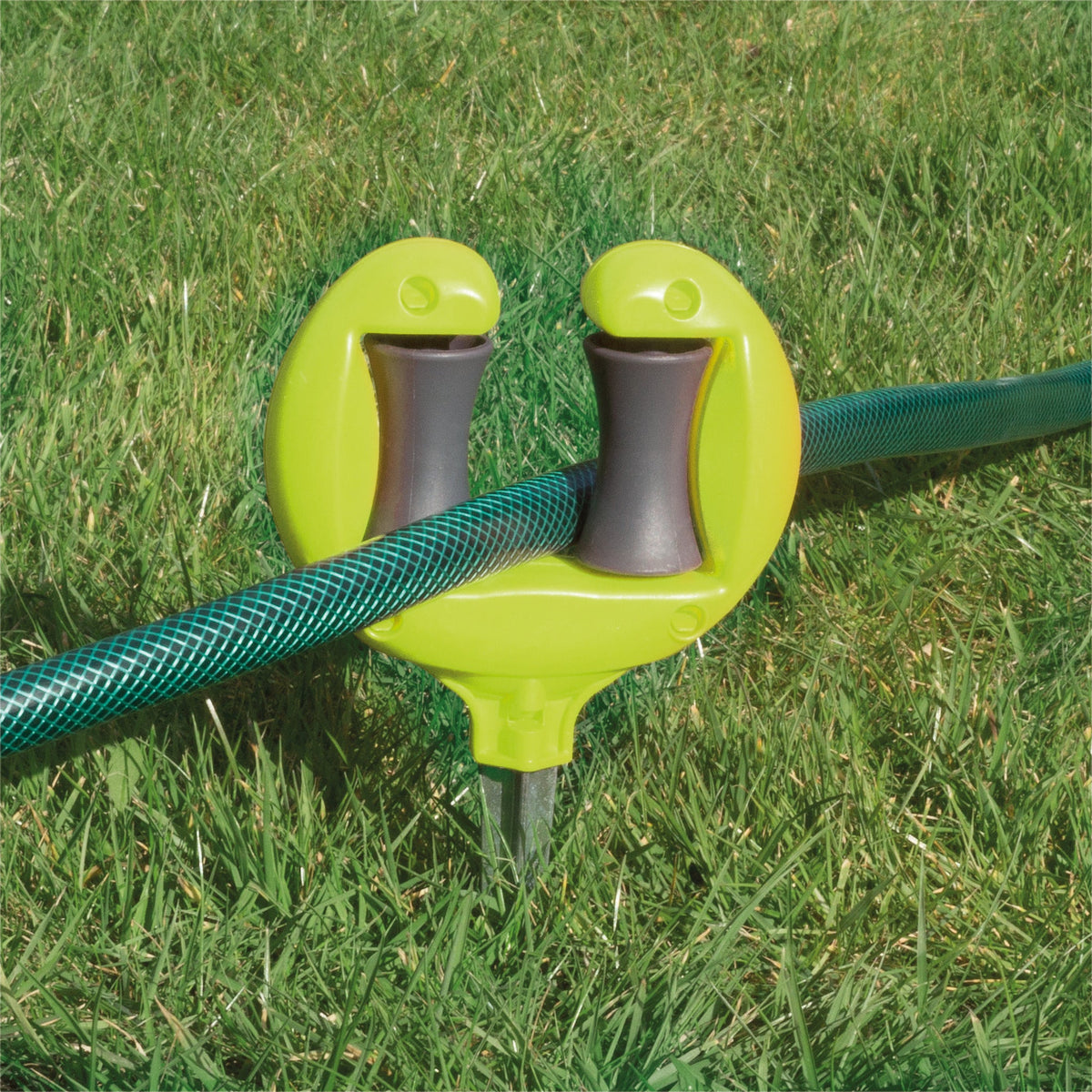 Garden Hose Pipe Guide with Metal Ground Spike_Hoses & Accessories