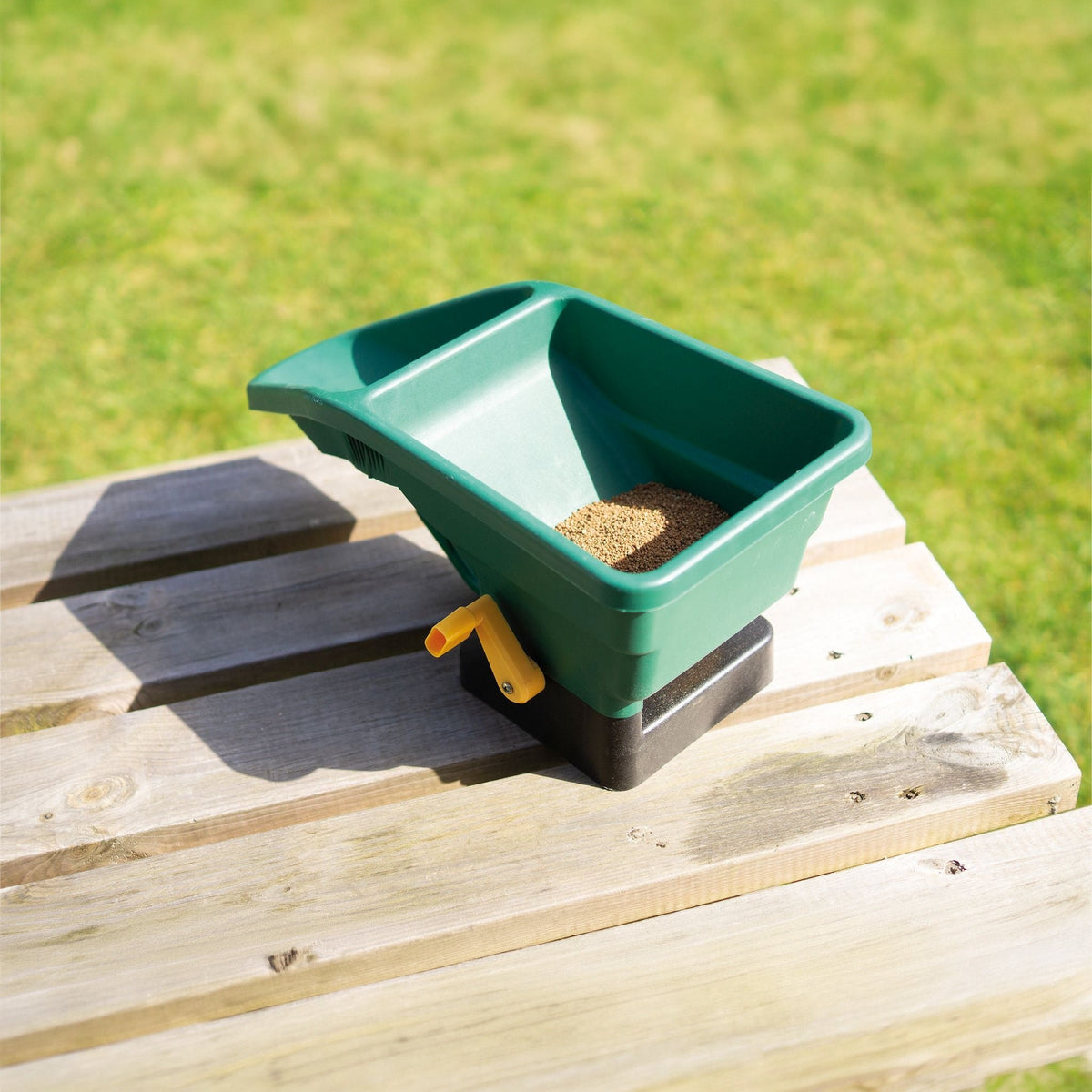 St Helens Home and Garden Manual Seed Spreader_Lawn Care