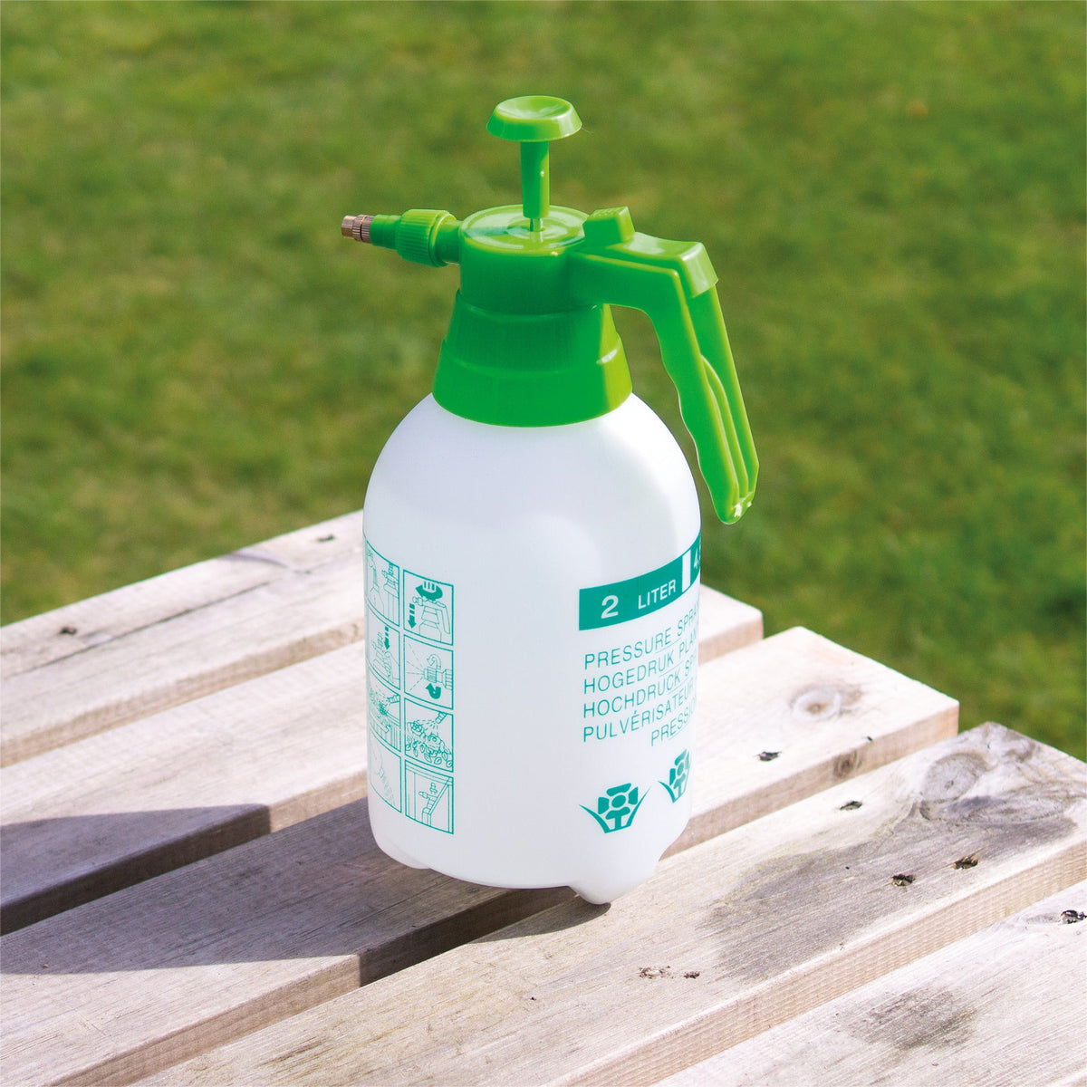 St Helens Home and Garden 2L Pump Action Pressure Sprayer_Weed Control