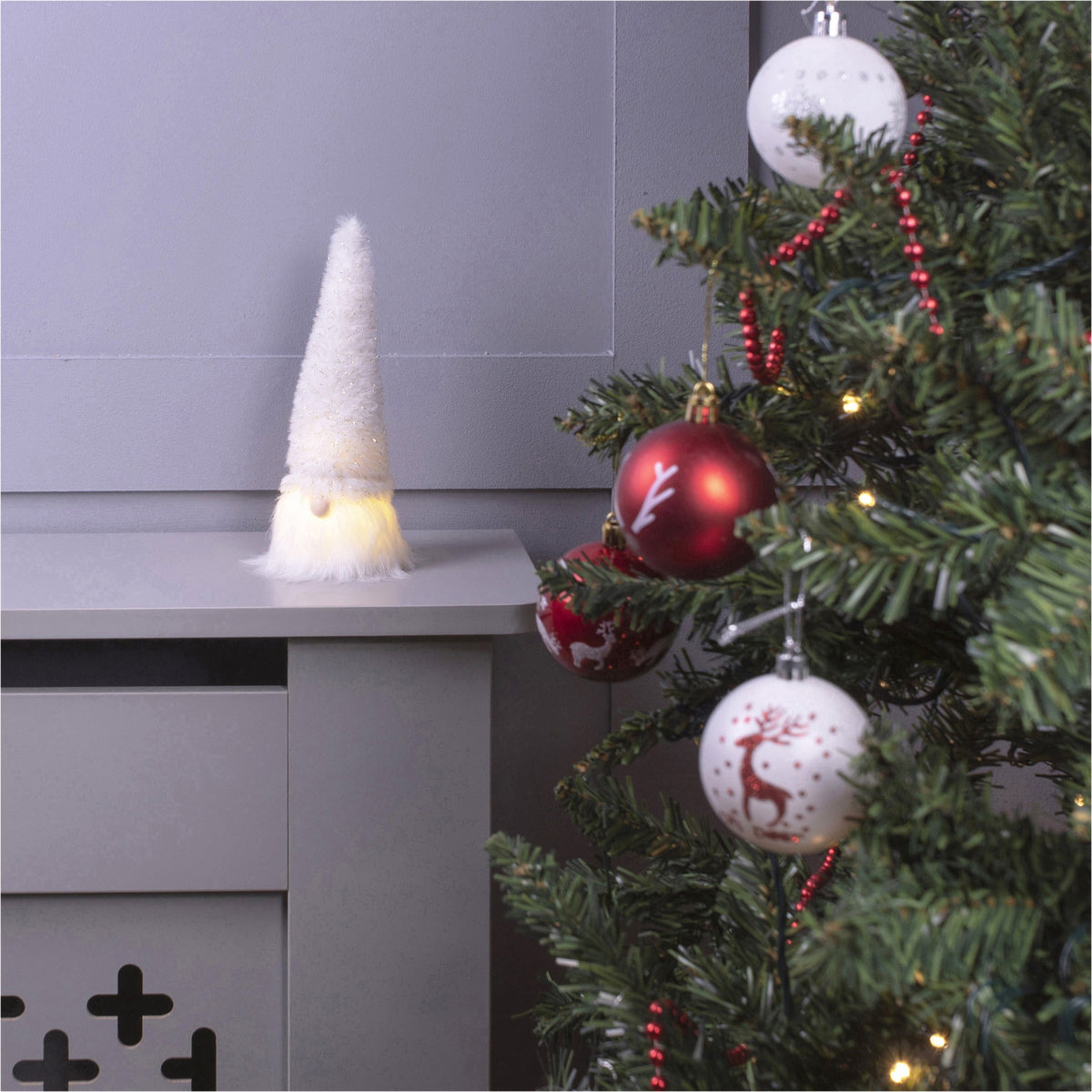 Light-Up Christmas Gonk – Illuminated Festive Decoration for Home or Office_Indoor Christmas Decorations