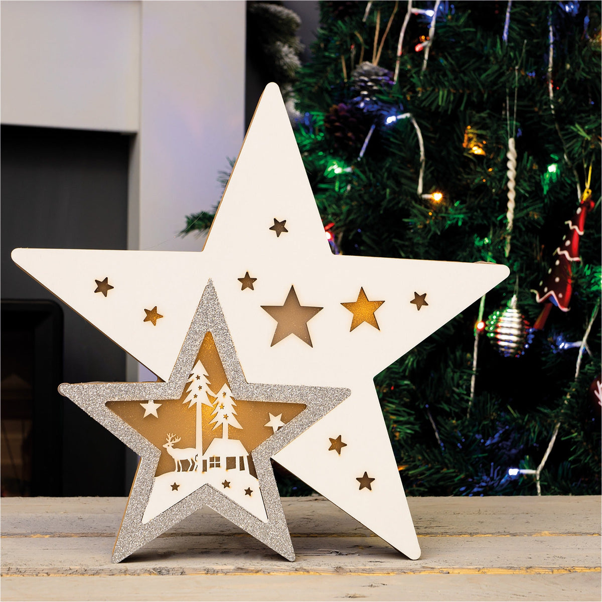 St Helens Home and Garden Battery Powered Light Up Wooden Christmas Star_Indoor Christmas Decorations