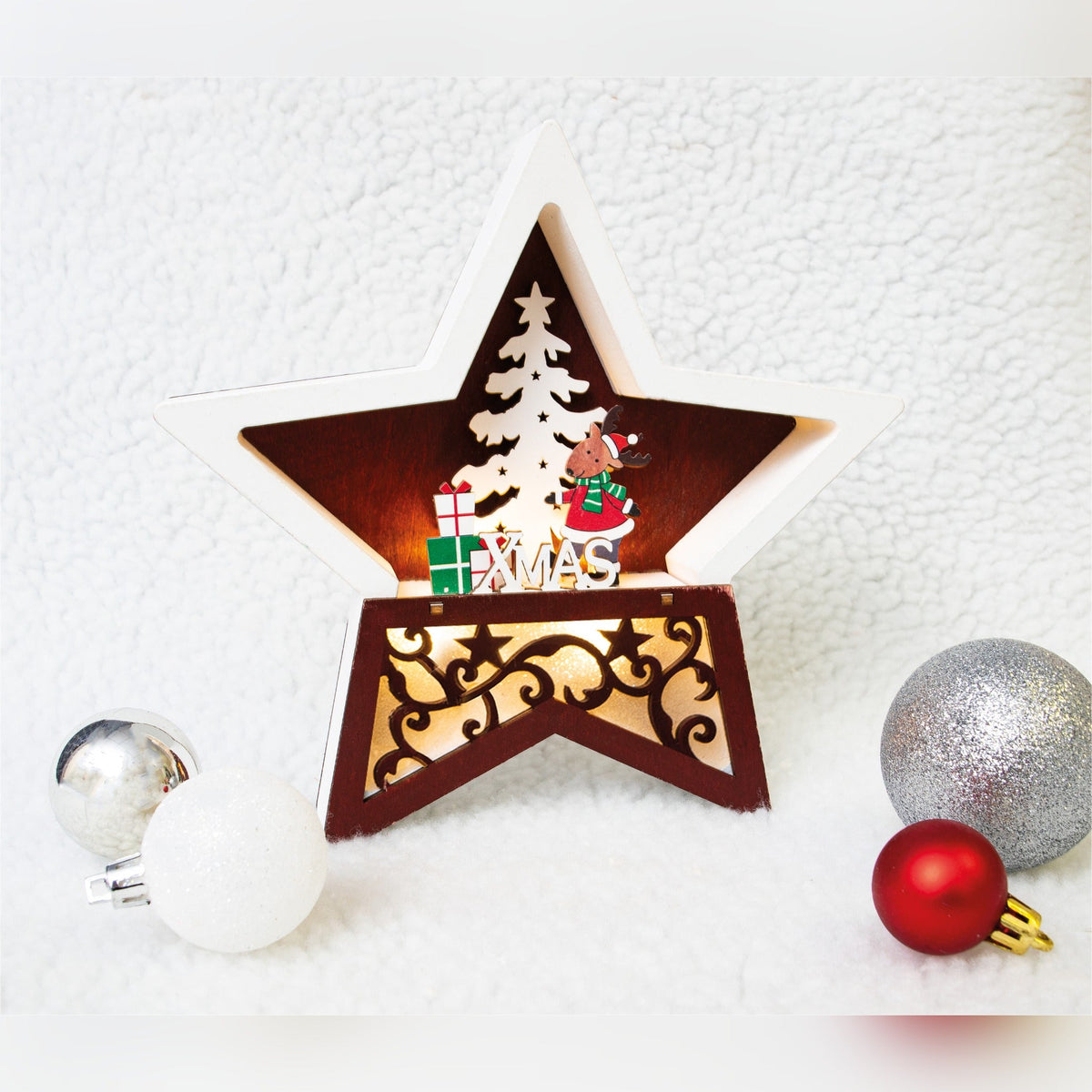 Battery Powered Wooden Light Up Christmas Star - White and Burgundy_Indoor Christmas Decorations