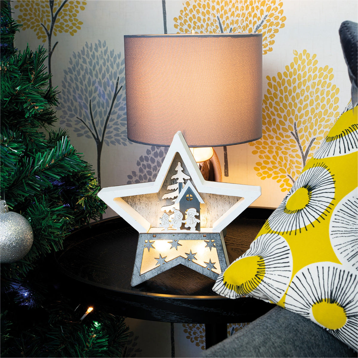 Battery Powered Wooden Light Up Christmas Star - White and Grey_Indoor Christmas Decorations