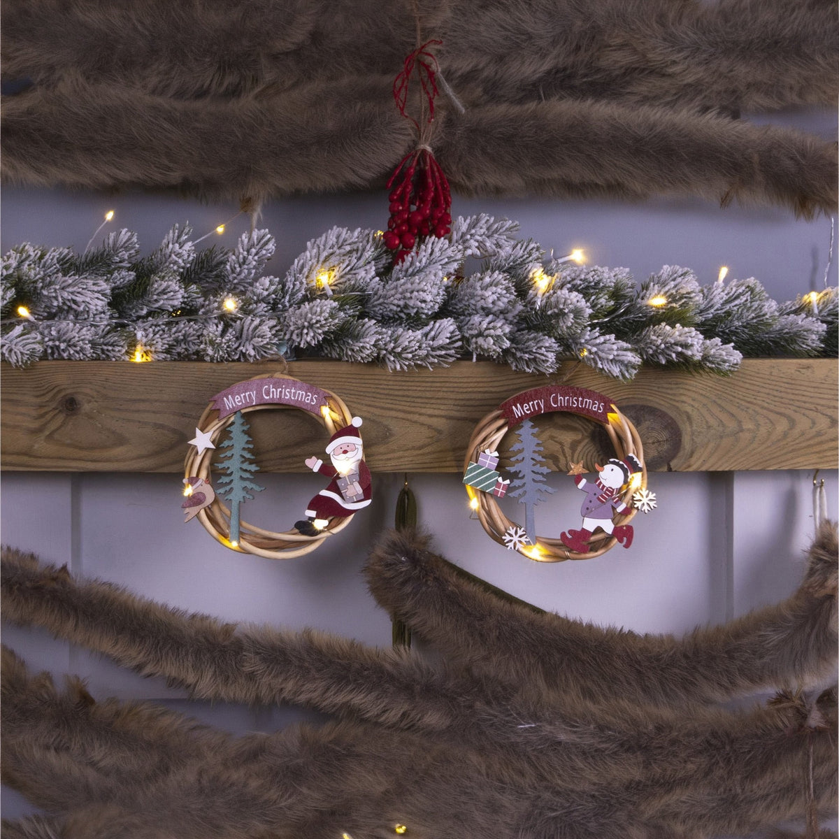St Helens Snowman Battery-Powered Wicker Christmas Wreath – Festive Indoor Decoration_Christmas Wreaths