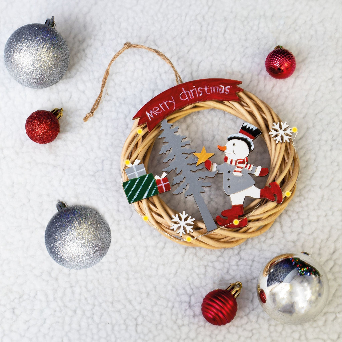 St Helens Snowman Battery-Powered Wicker Christmas Wreath – Festive Indoor Decoration_Christmas Wreaths