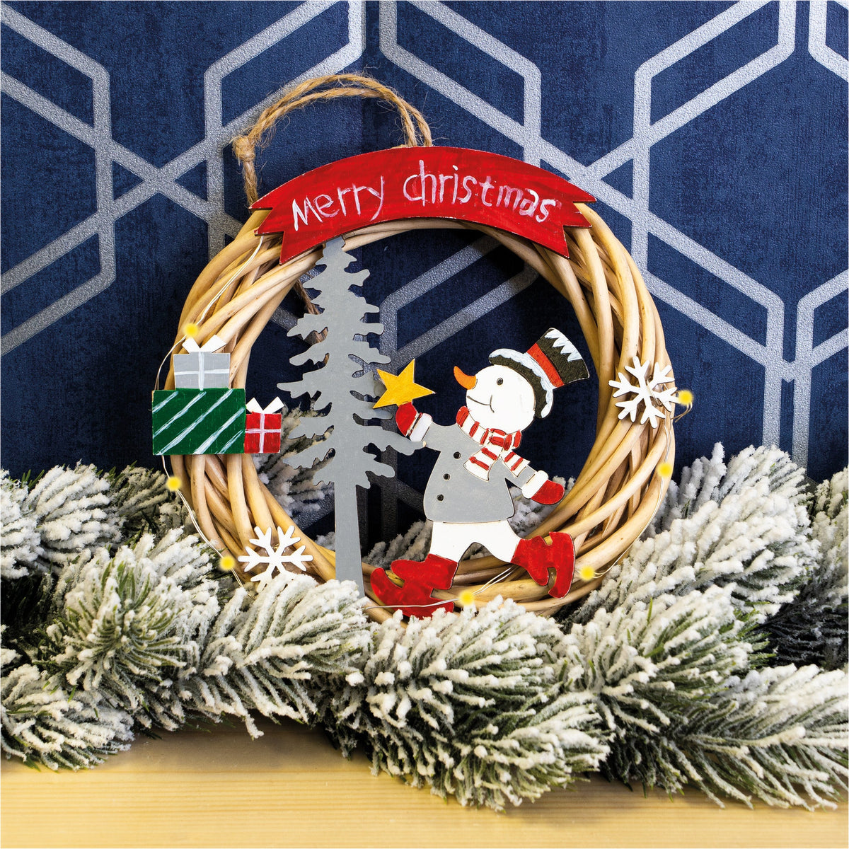 St Helens Snowman Battery-Powered Wicker Christmas Wreath – Festive Indoor Decoration_Christmas Wreaths