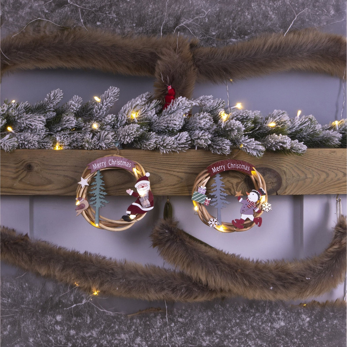 St Helens Santa Battery-Powered Wicker Christmas Wreath – Festive Indoor Decoration_Christmas Wreaths