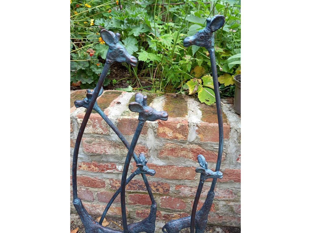 Giraffe Family Sculpture Ornament with an Aged Cast Iron Bronze Finish_Garden Ornaments