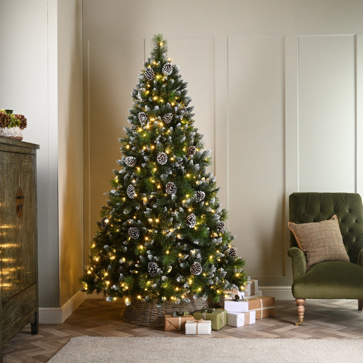 Prelit Grand River Pine Tree_Artificial Christmas Trees