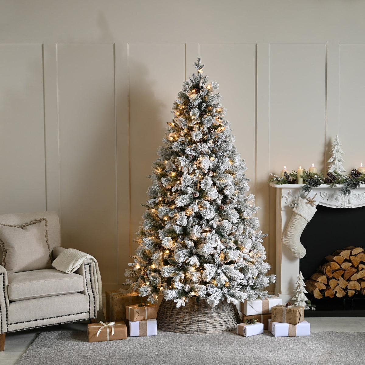 Prelit Bishops Pine Tree_Artificial Christmas Trees