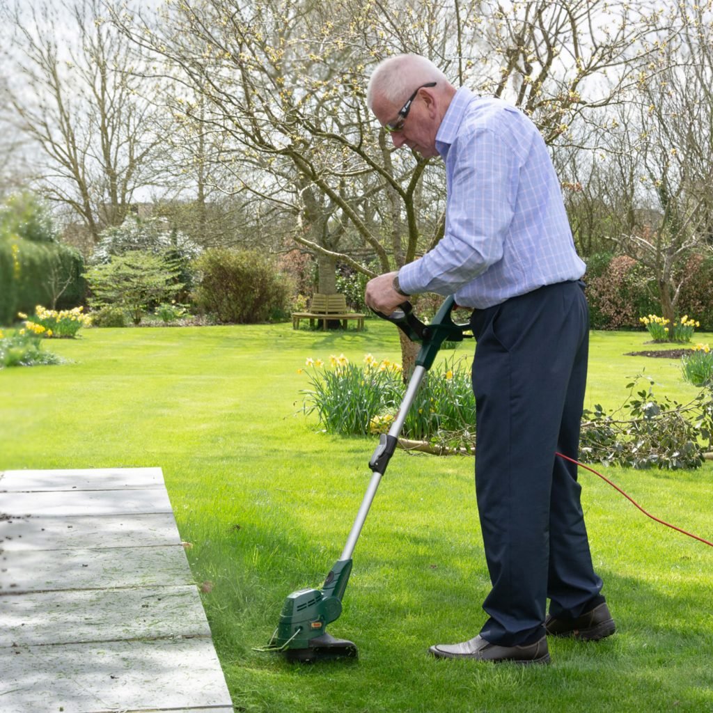 Classic 450w Line Trimmer & Edger - 25cm (10")_Line Trimmer & Edgers