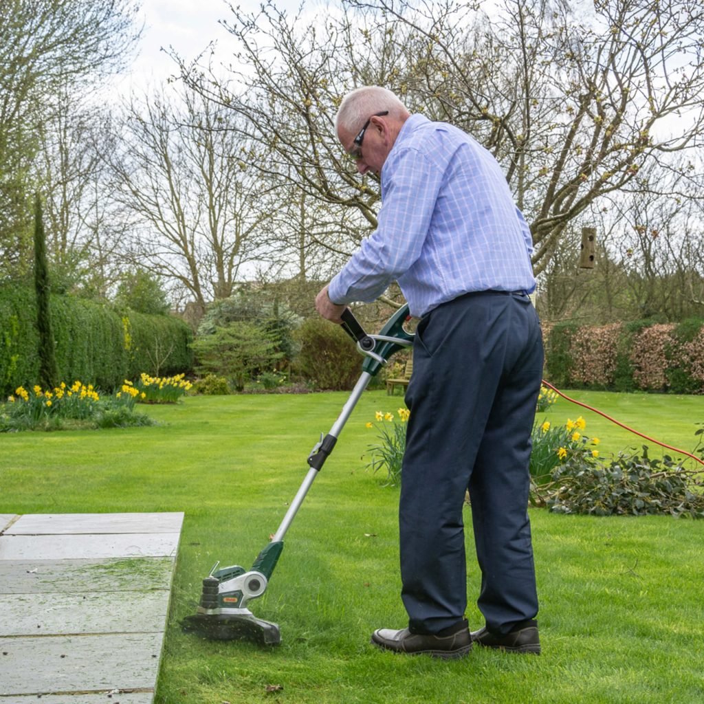 Classic 650w Line Trimmer & Edger - 29cm (12")_Line Trimmer & Edgers