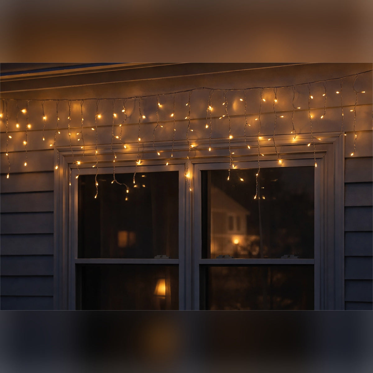 Xmas Haus Warm White 320 LED Icicle Light Chain Outdoor Decoration with Timer_Outdoor Christmas Decorations